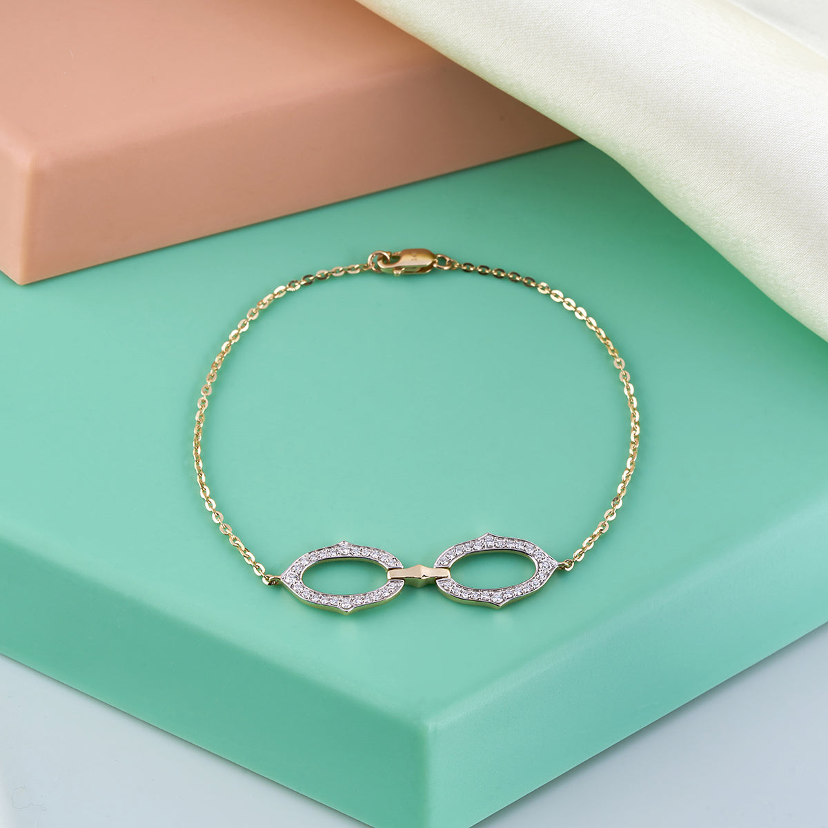 Round Cut Diamond Bracelet.