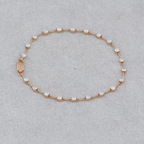 Round Cut Diamond With Link Bracelet.